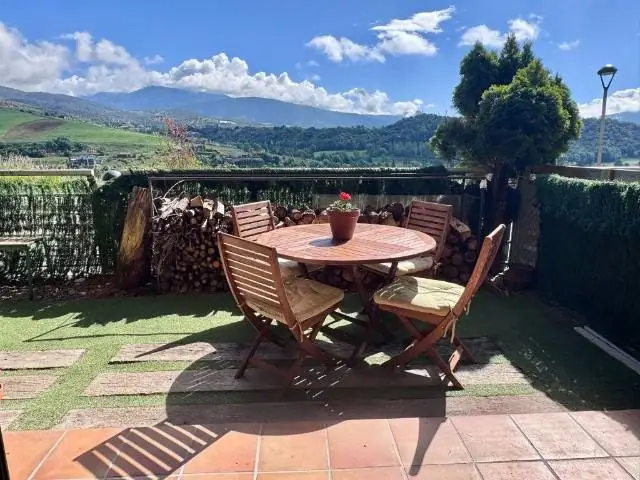 Rez-de-chaussée avec jardin et piscine